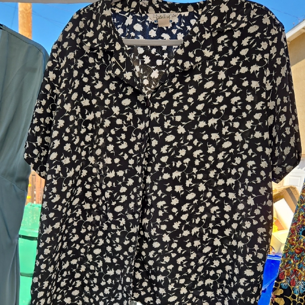 Croft & Barrow Black and White Leaf Print Blouse